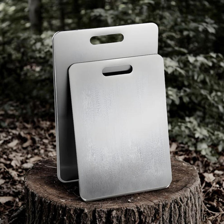 Planche à découper TitanSlice en titane, antibactérienne, pour une cuisine saine et durable.