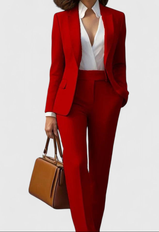 Vêtements de bureau femme Eleonor, tailleur pantalon pour un look professionnel et soigné.