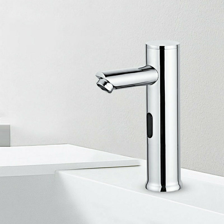 Optimisez votre hygiène avec ce robinet de salle de bain automatique à capteur.