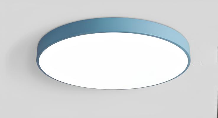 Plafonnier LED moderne, lumière d'intérieur design, créant une ambiance contemporaine et chaleureuse.