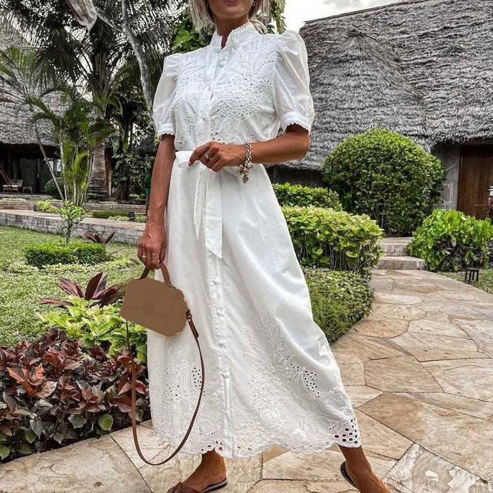 Robe longue brodée pour femme, style plage décontracté, légère et fluide, parfaite pour l'été.