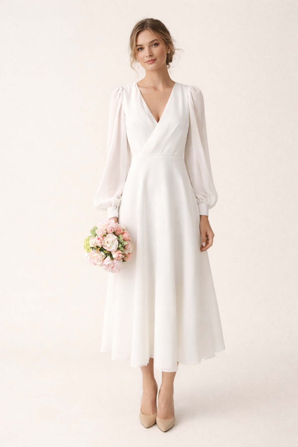 Vue latérale de la robe midi femme Elsa blanche, col V et manches longues. Parfaite pour une soirée raffinée.