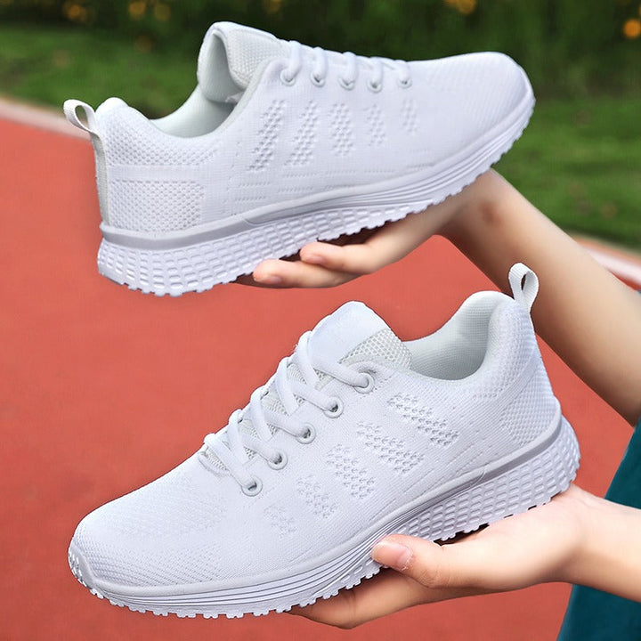 Style moderne des sneakers de marche femme, pour un look sportif et décontracté.