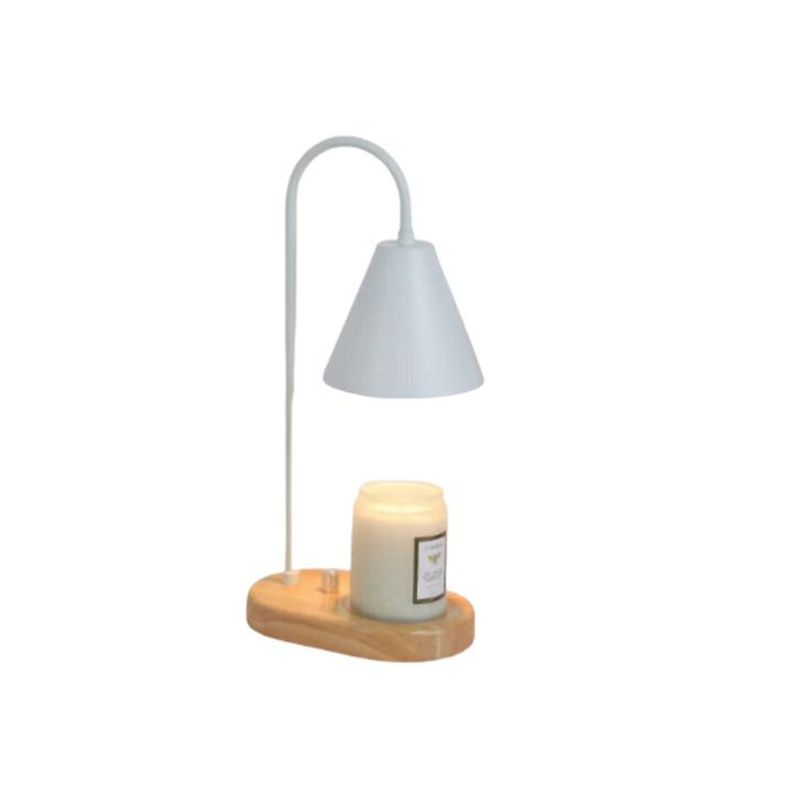 Lampe parfumée allumée, diffusant une douce lumière et un parfum agréable, idéal pour le salon.