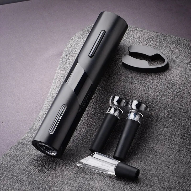 Ouvre-bouteille électrique WineSavvy noir élégant, parfait pour toutes les bouteilles de vin.