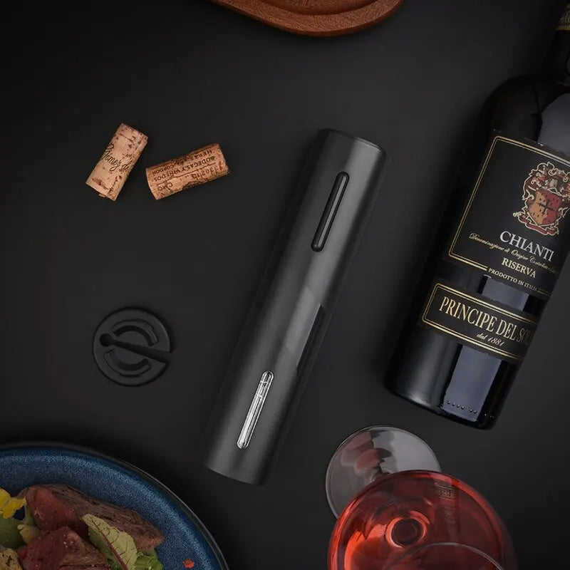 Kit dégustation vin WineSavvy : ouvre-bouteille électrique, aérateur et bouchon sous vide pratique.