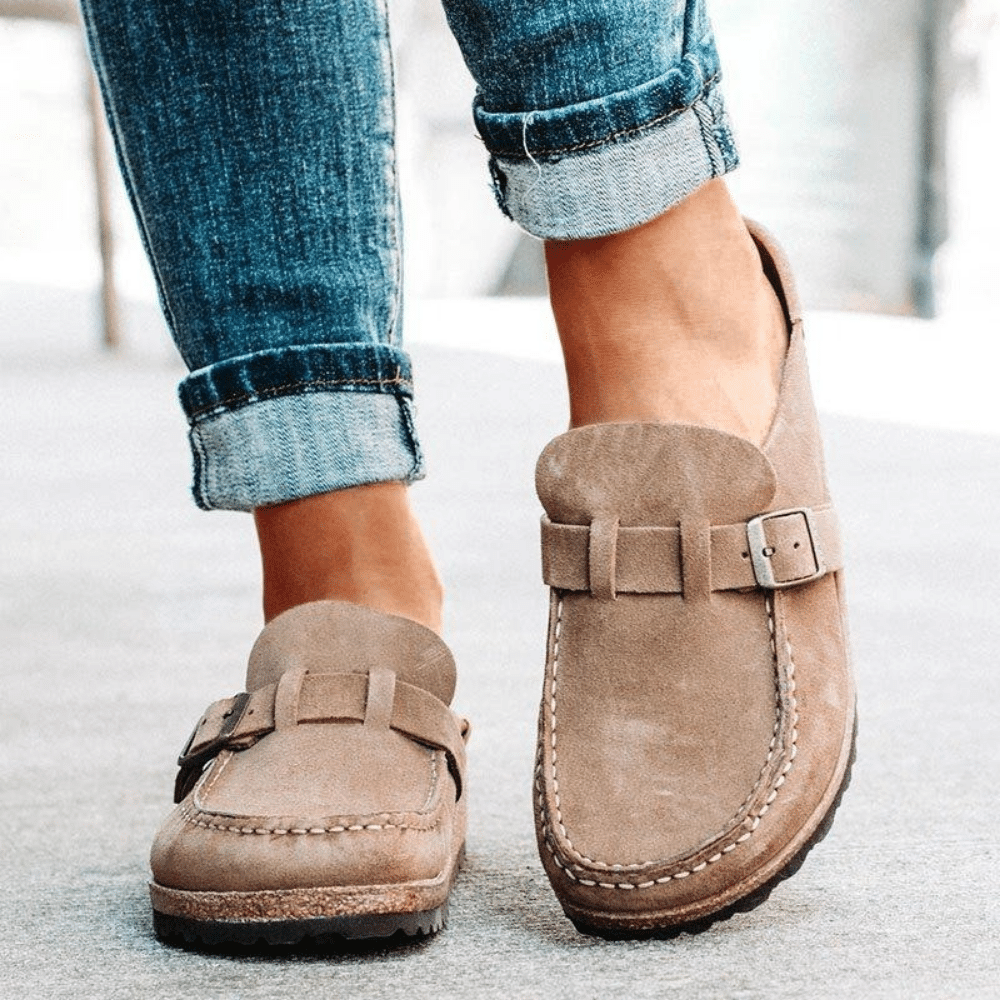 Chaussures femme : sabots mules confortables et ergonomiques avec bride ajustable, idéales pour le quotidien.