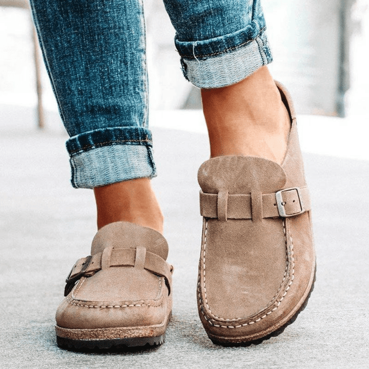 Chaussures femme : sabots mules confortables et ergonomiques avec bride ajustable, idéales pour le quotidien.