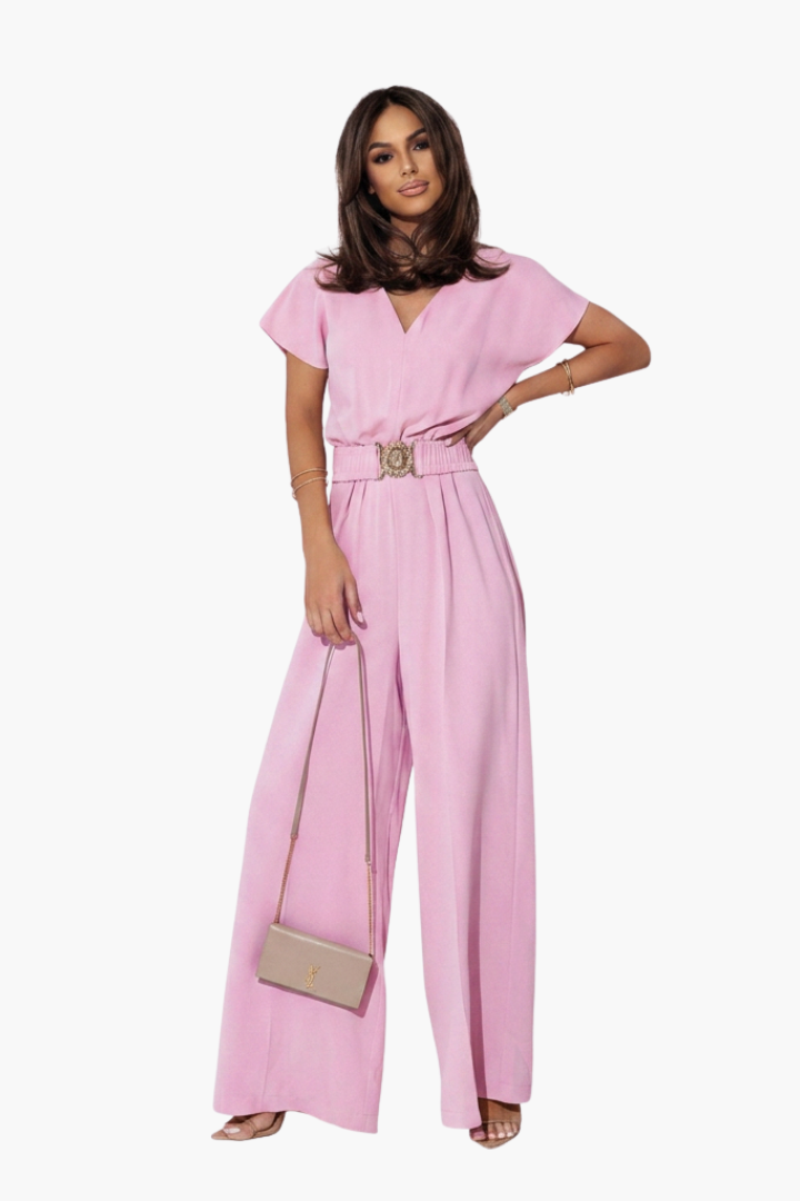 Combinaison pantalon femme ample et élégante, col V, avec ceinture bouclée. Idéale bureau ou soirée chic.