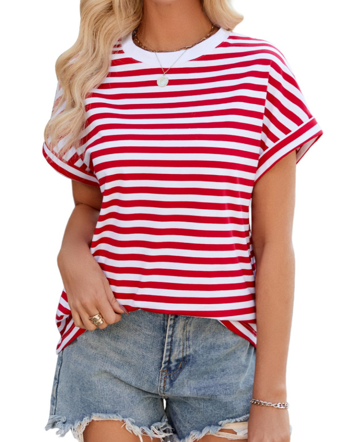 Haut femme confortable, t-shirt oversize rayé. Idéal printemps/été pour un style décontracté et chic.