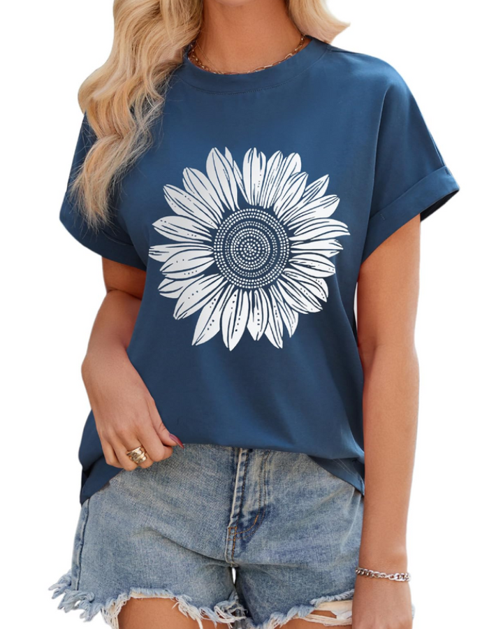 T-shirt femme oversize rayé, style breton. Polyvalent, parfait pour un look décontracté du printemps à l'automne.