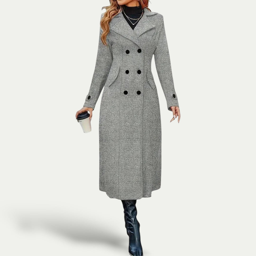 Manteau femme noir à double boutonnage, coupe longue. Un classique élégant pour la mode automne-hiver.