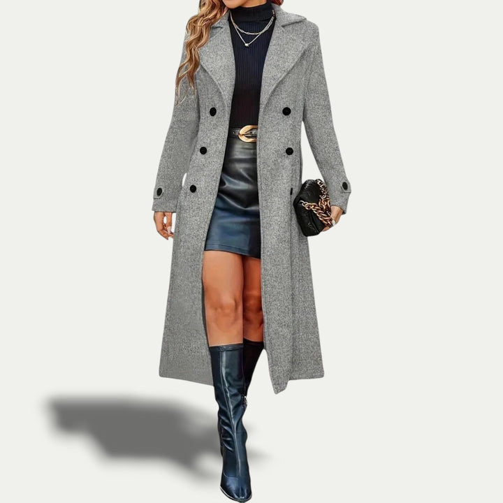 Veste longue femme grise chic à double boutonnage. Parfaite pour une allure élégante et moderne en automne.