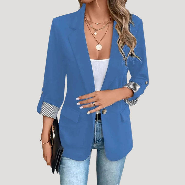 Blazer élégant femme, coupe ajustée, pour un look chic et polyvalent, parfait pour le travail ou une sortie.