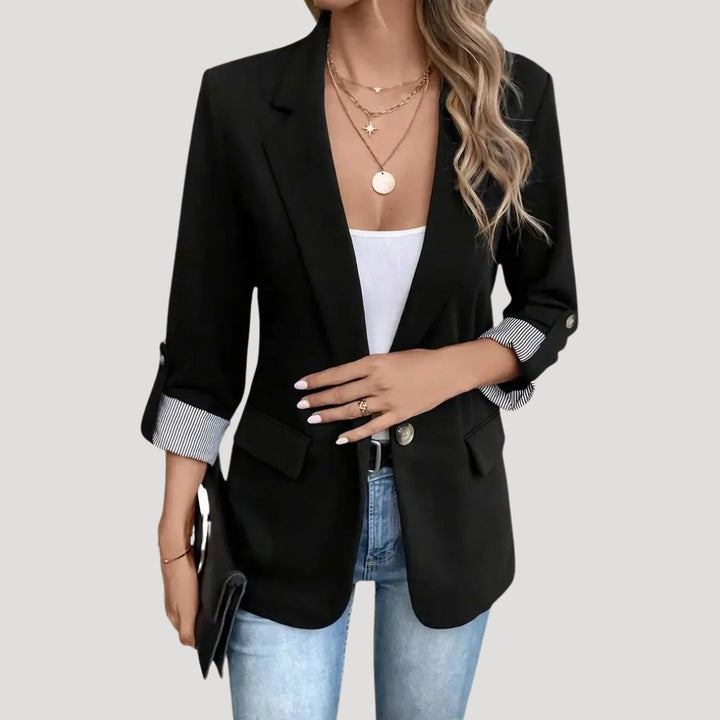 Blazer femme ajusté, veste tailleur polyvalente, apporte une touche chic et élégante à votre tenue quotidienne.