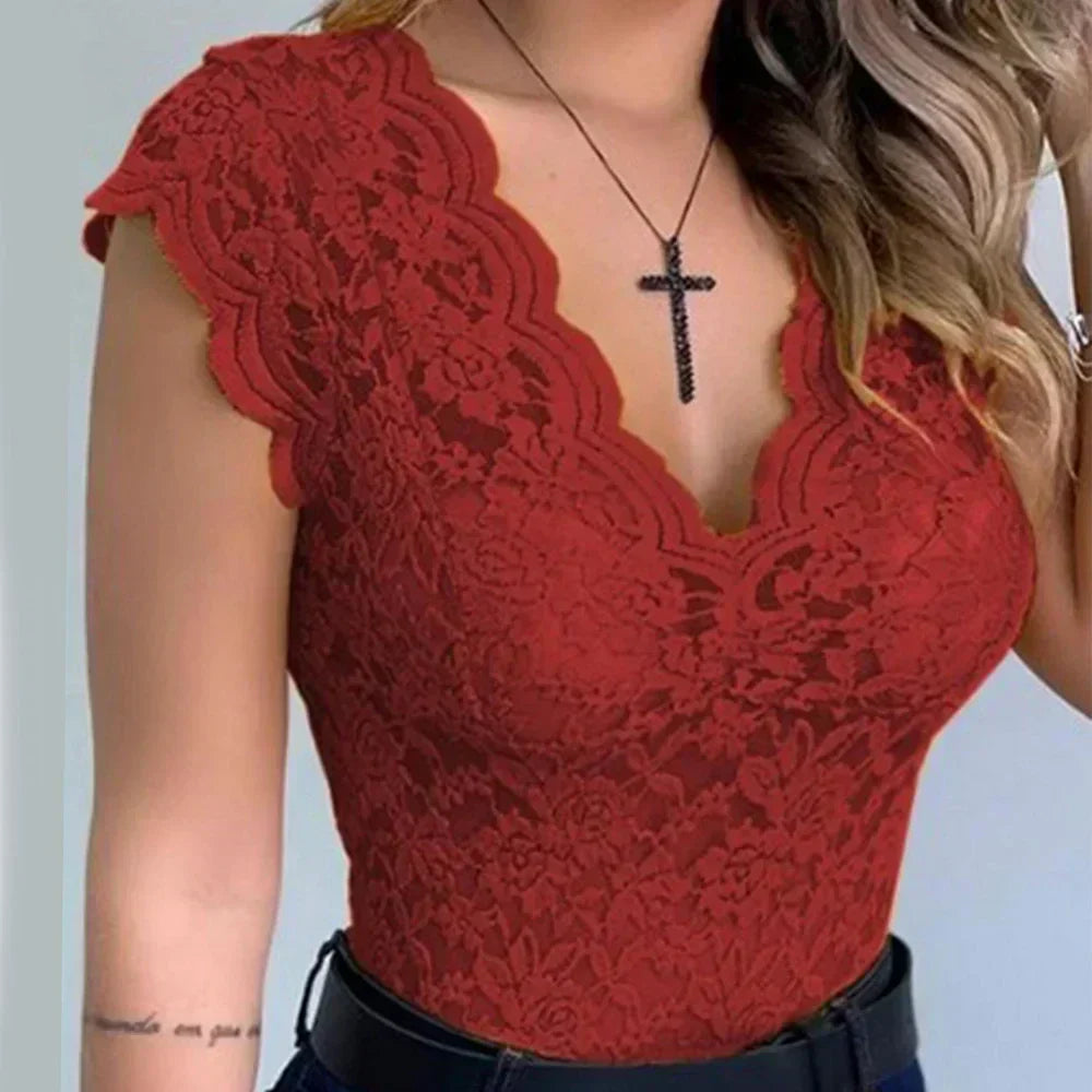 Top femme moderne à col V, manches courtes, style élégant, un choix parfait pour la saison estivale.