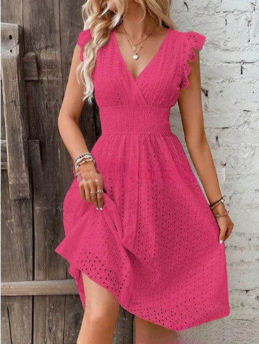 Robe midi évasée femme, silhouette flatteuse, col V élégant. Une robe chic et confortable pour toute occasion.