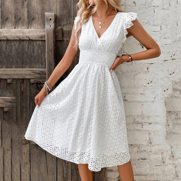 Robe midi femme confortable et polyvalente, col V élégant, coupe évasée, idéale pour tenue décontractée.