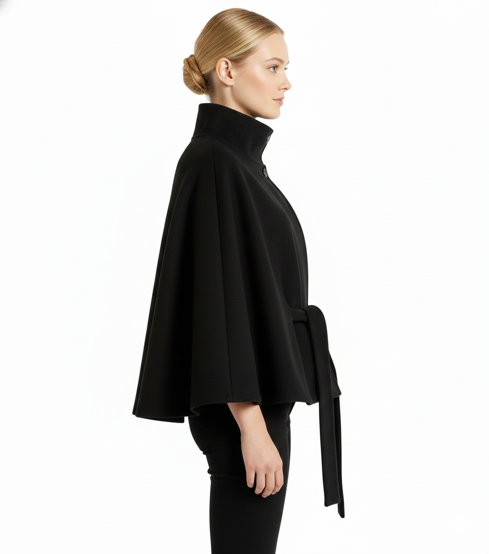 Manteau long femme, couleur camel, col haut et ceinture, style tendance pour l'hiver.