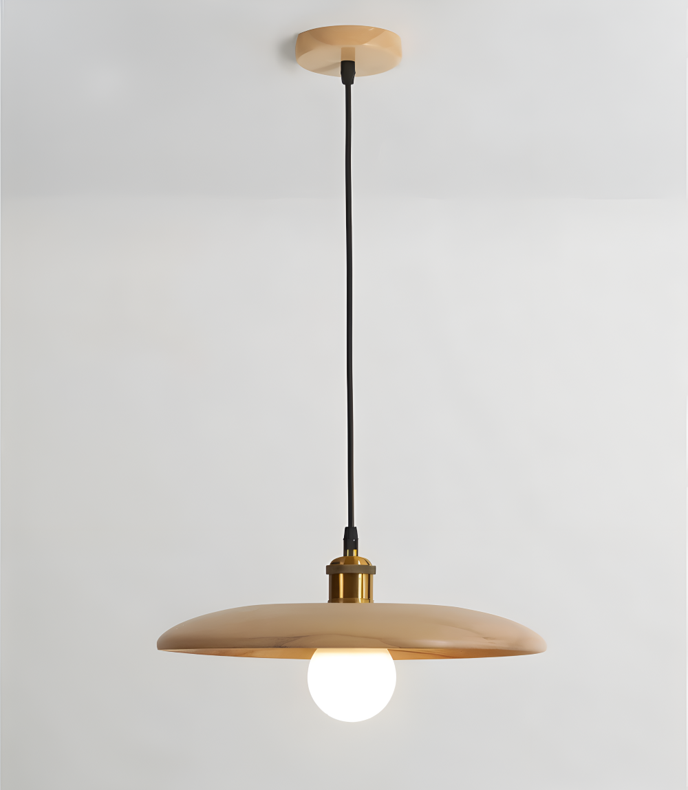 Luminaire suspendu en bois de chêne clair, design minimaliste d'inspiration japonaise pour intérieur.