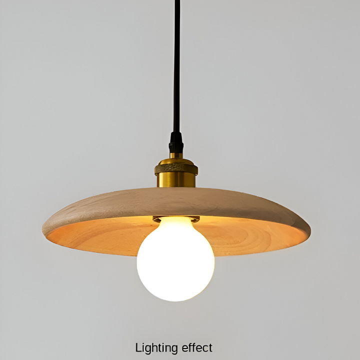 Lampe suspendue chêne avec lumière chaude, esthétique japonaise et minimaliste pour l'éclairage.