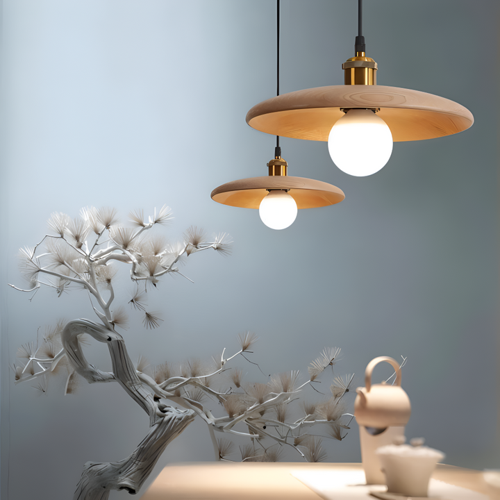 Suspension chêne minimaliste japonais, éclairage intérieur élégant pour salon ou salle à manger moderne.