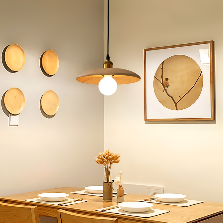 Décoration lumineuse : suspension chêne minimaliste, inspiration japonaise, parfait pour un intérieur épuré.