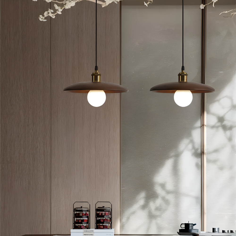 Luminaire suspendu en chêne, style zen japonais, pour une décoration intérieure apaisante et épurée.