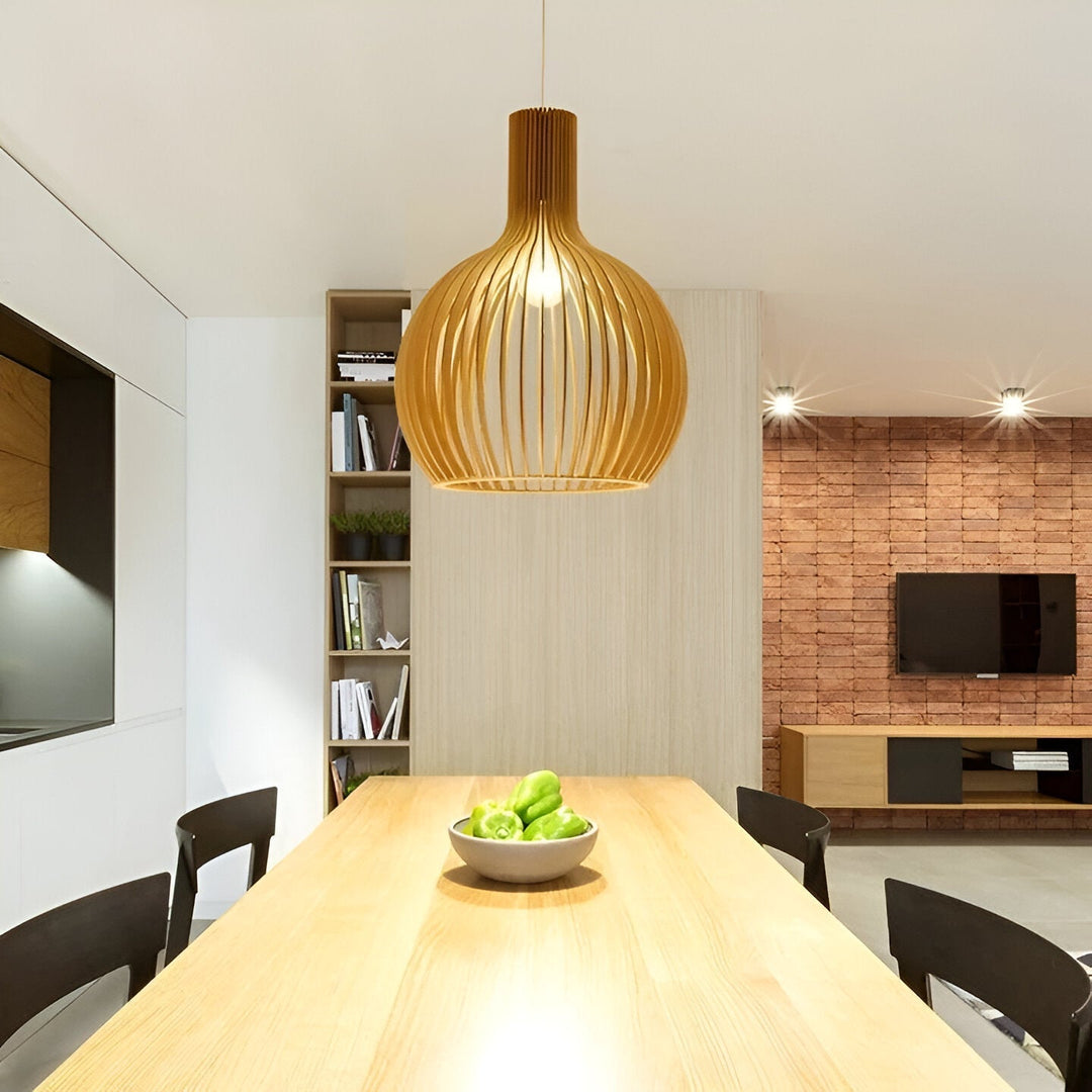 Superbe lampe suspendue en bois, cage géométrique, apporte une touche rustique à votre salon moderne.
