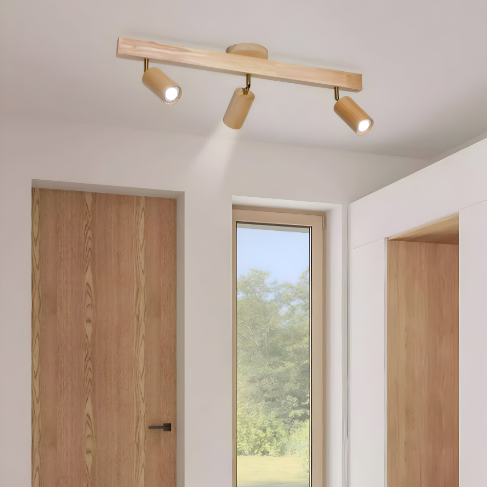 Élégant spot LED NordBeam en bois et métal pour plafond, luminaire moderne et économique.