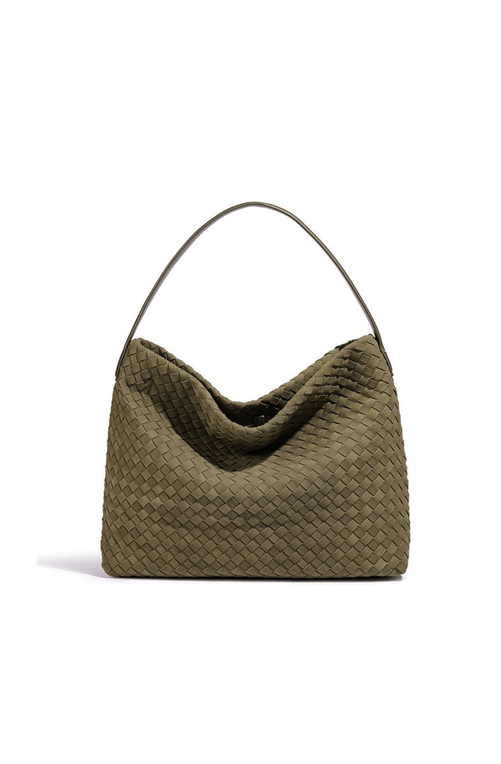Vue d'ensemble du sac fourre-tout tressé, un accessoire de mode féminine intemporel et fonctionnel.