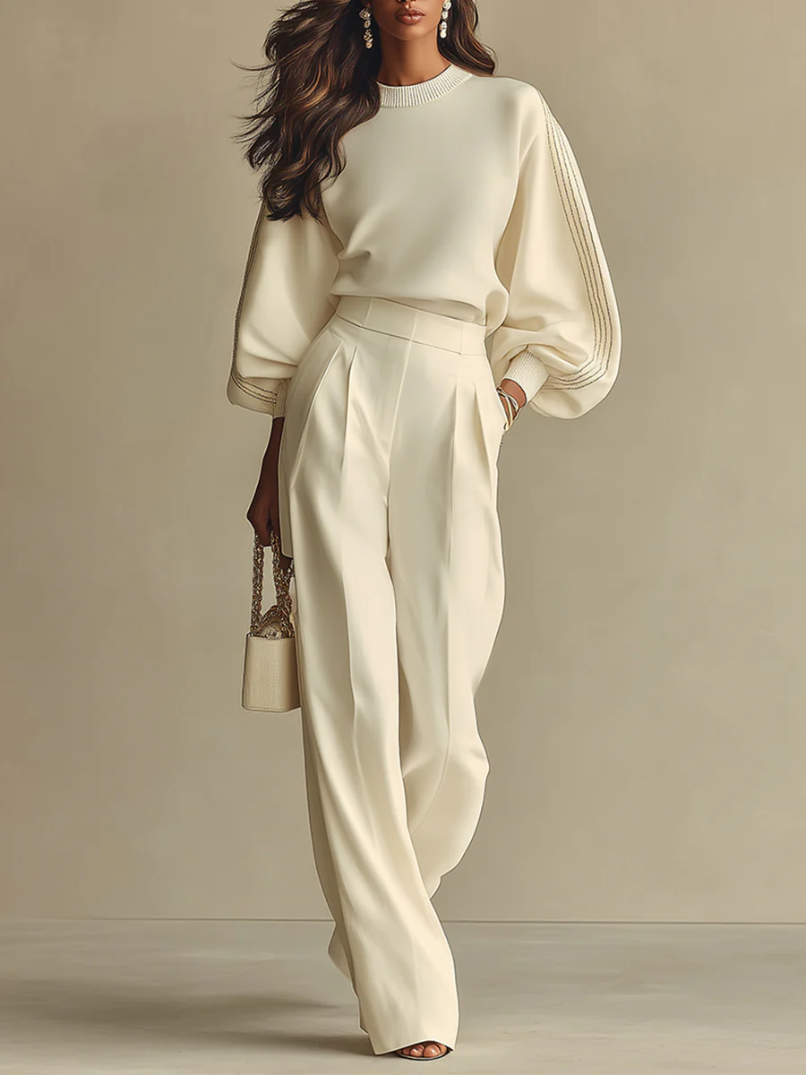 Pantalon femme écru côtelé, taille élastique confortable et coupe élégante. Pièce chic de l'ensemble tricot.