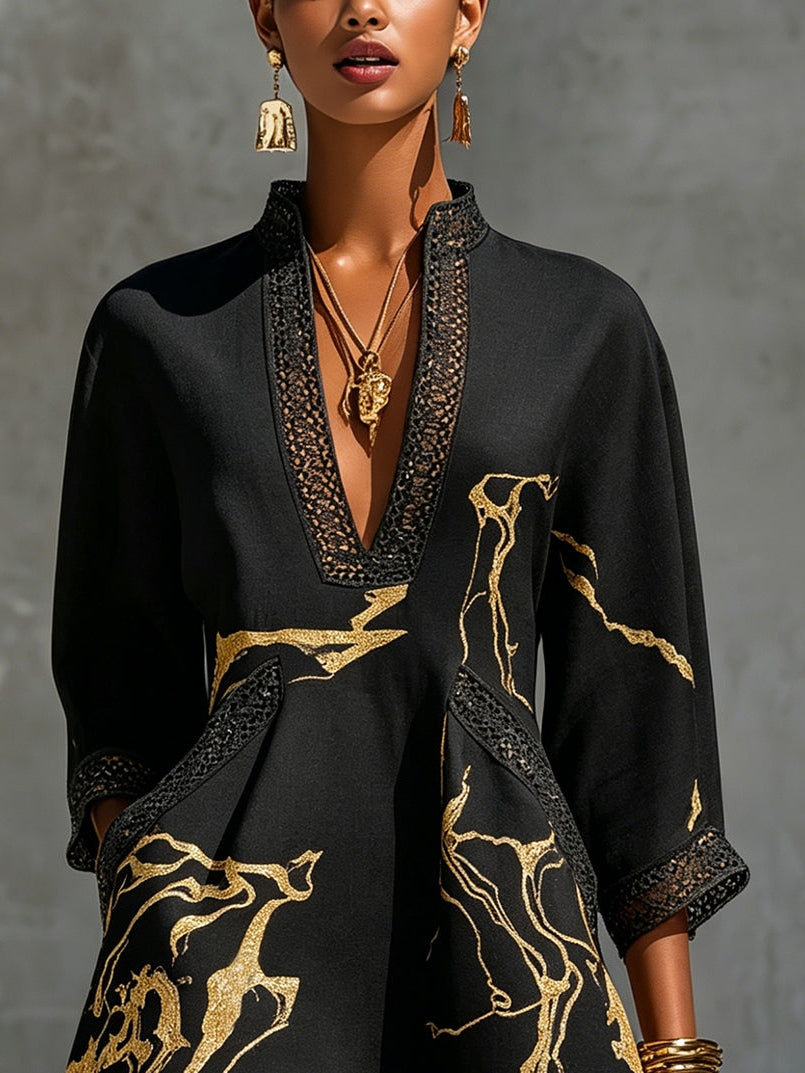 Robe courte femme noire en polyester, motif marbre doré unique et fines dentelles. Idéale pour l'été ou une soirée.