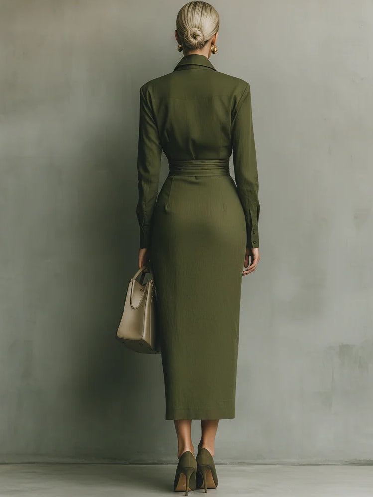 Robe enveloppante cintrée pour femme, verte, alliant élégance et confort, idéale bureau ou soirée décontractée.