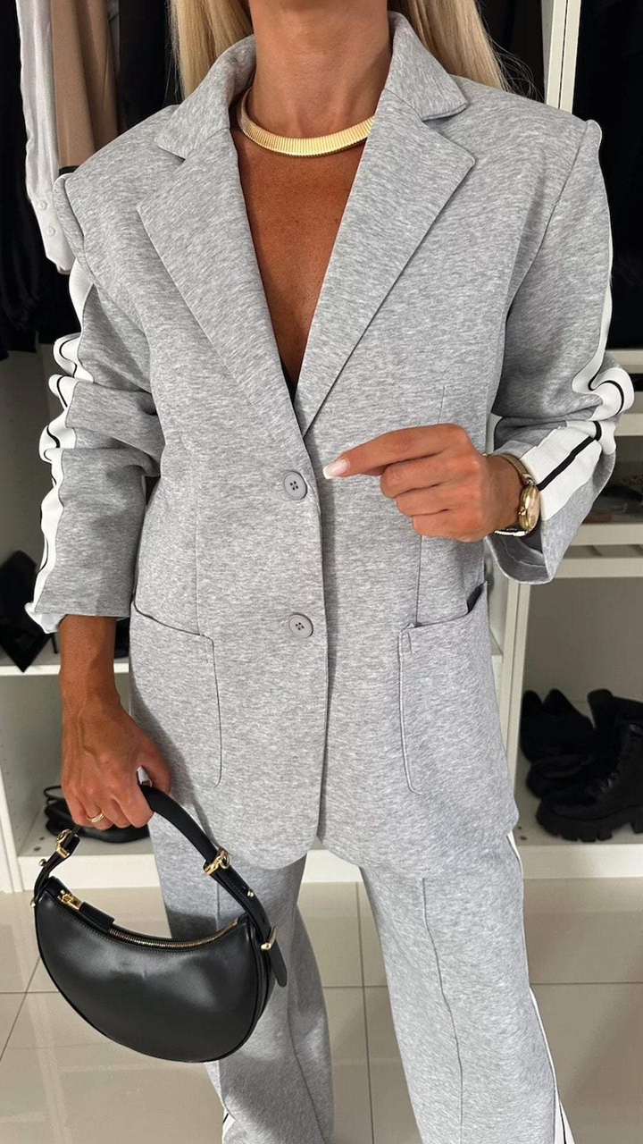 Ensemble femme confortable 2 pièces VivaSet 17 gris, blazer et pantalon large pour un style quotidien élégant.