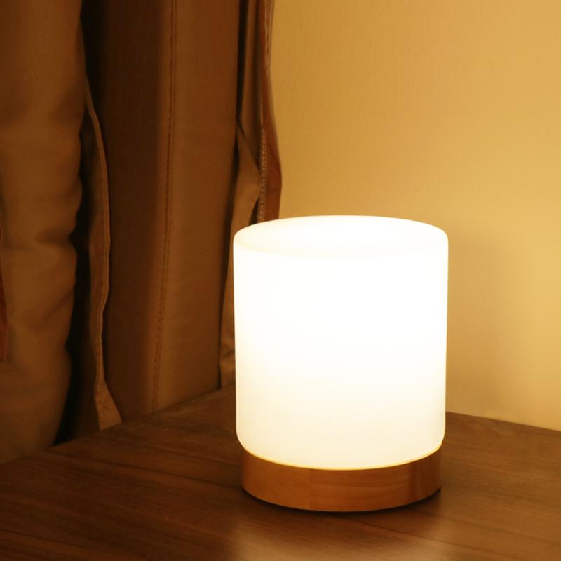 Lampe de table LED tactile en verre, lumière d'ambiance 360°, rechargeable, idéale pour chambre ou salon moderne.