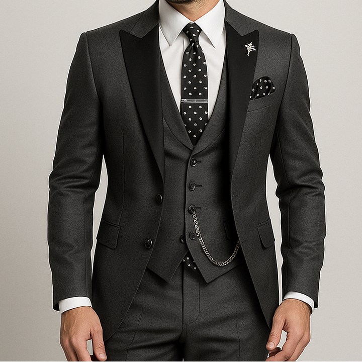 Costume bordeaux 3 pièces pour homme. Moderne et chic pour toute cérémonie ou mariage.