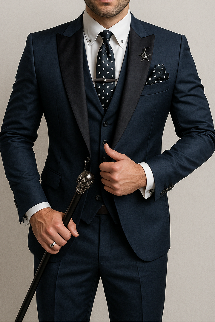 Costume homme bordeaux élégant 3 pièces avec gilet. Idéal pour mariage, bal et soirée.