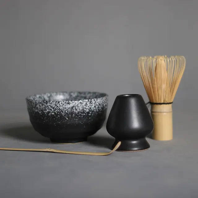 Kit rituel matcha japonais, créant une ambiance de bien-être et de sérénité à la maison.