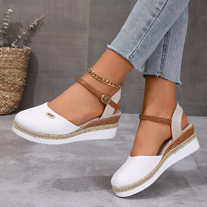 Chaussures d'été femme chic, sandales compensées à bout fermé pour un look mode polyvalent.