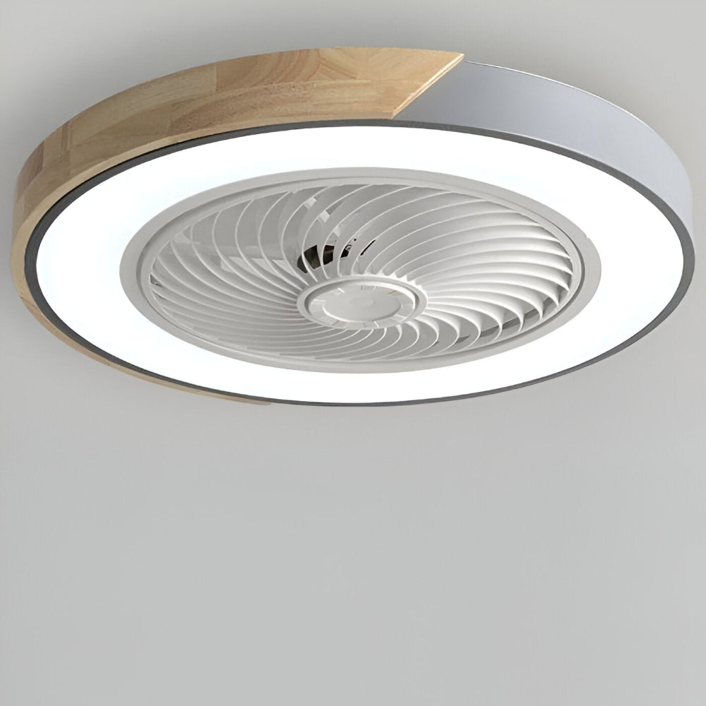 Ventilateur de plafond intelligent avec pales design et éclairage LED pour ambiance zen.