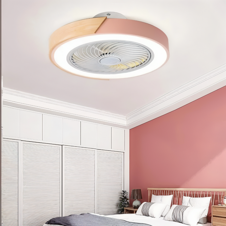 Luminaires de plafond et ventilateur intelligent. Ambiance lumineuse et confort thermique.