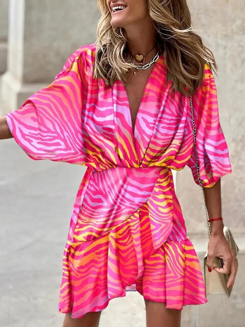 Mini-robe bohème chic femme pour l'été, style Ibiza, coupe décontractée et imprimé mode, très confortable.