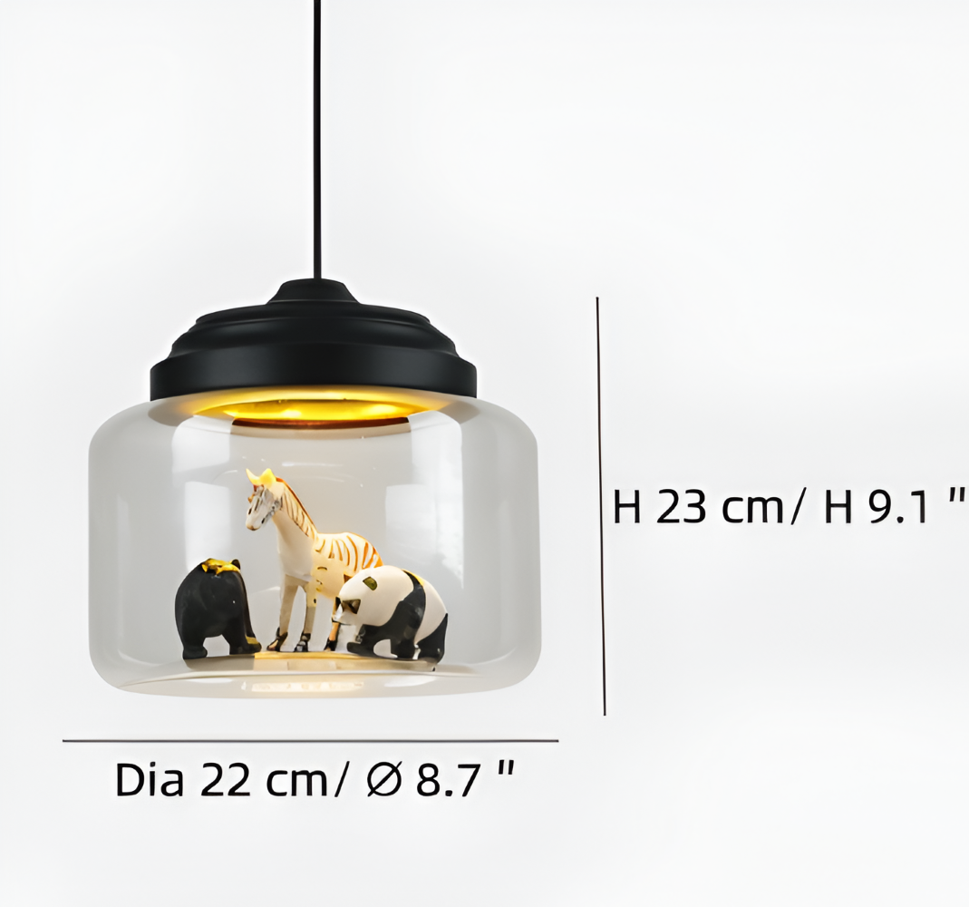 Luminaire suspendu scandinave pour chambre de jeu, ajoutant une touche ludique et lumineuse.