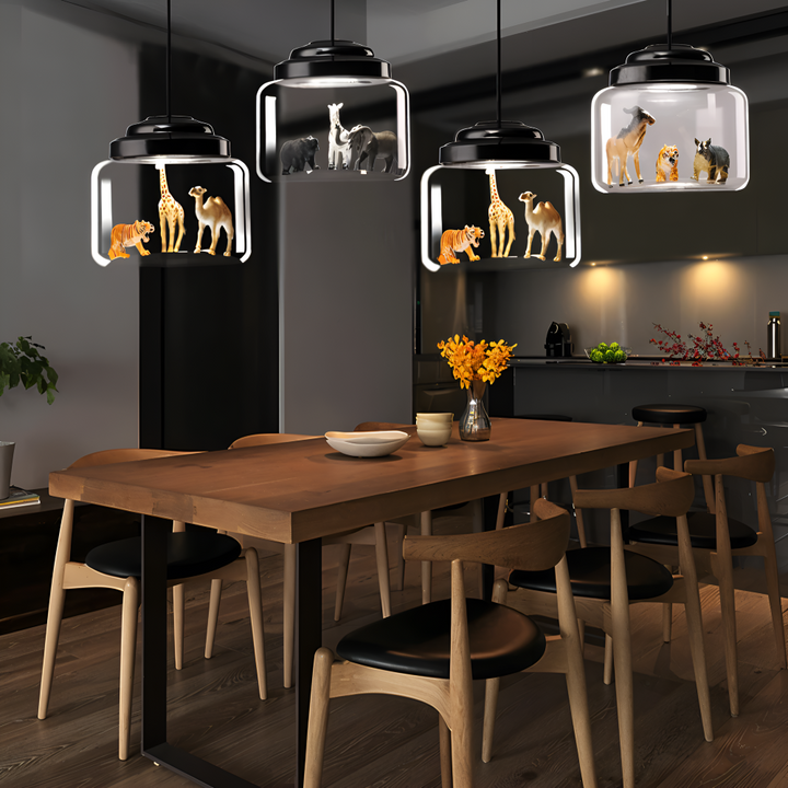 Lampe pendante ludique pour enfant, design nordique, stimule l'imagination dans leur espace de jeu.