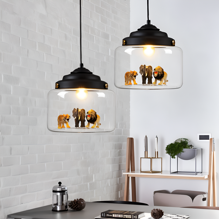 Lampe pour chambre d'enfant au design scandinave, apporte une touche de fantaisie et de sécurité.