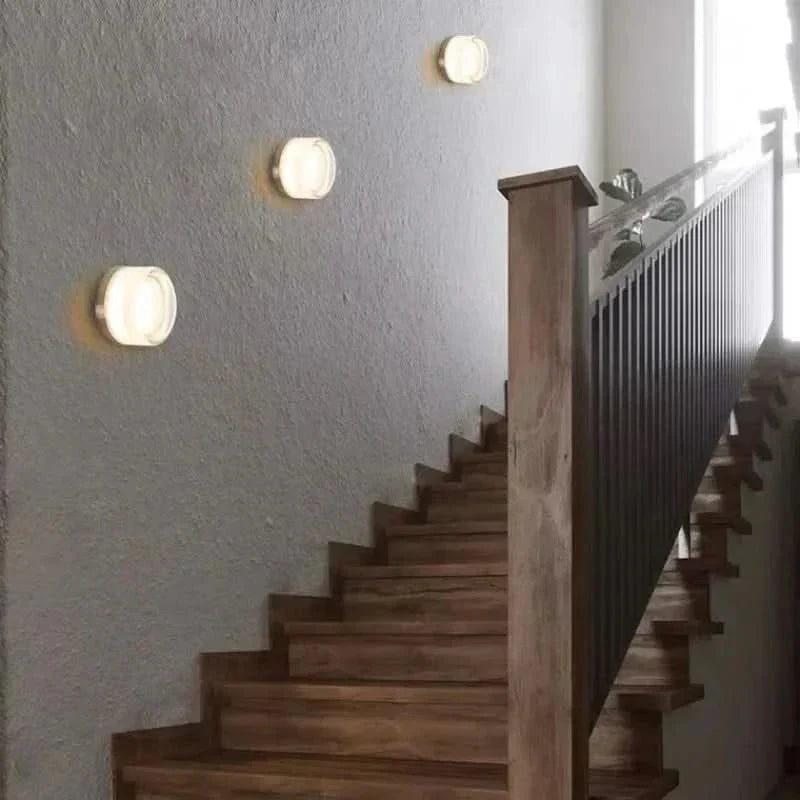 Lampe murale LED dimmable, éclairage intérieur moderne et polyvalent, ajustable pour créer une ambiance lumineuse unique.