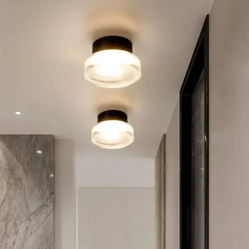 Applique murale LED dimmable, éclairage intérieur moderne ajustable, design épuré en aluminium, couleur blanc chaud.