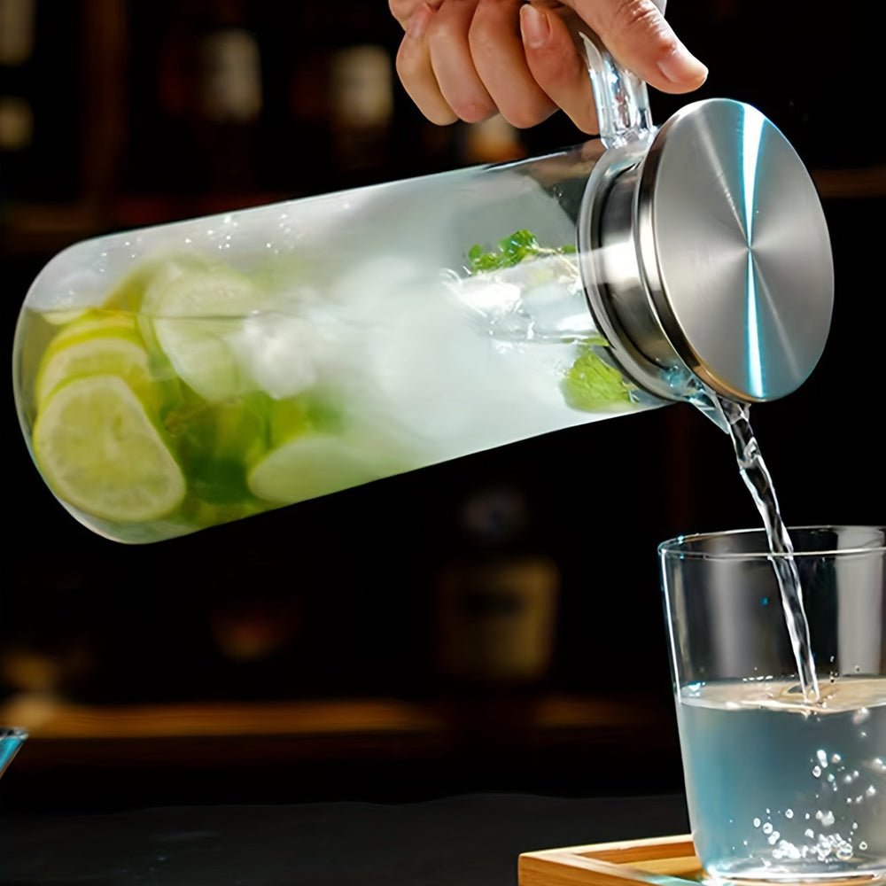 Pichet léger en plastique transparent avec couvercle, parfait pour servir de l'eau, des jus et du bubble tea.