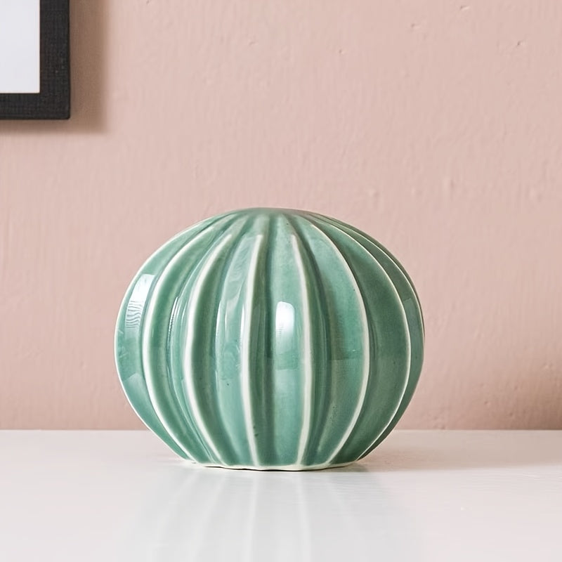 Cactus en céramique. Décoration intérieure élégante. Trois ornements modernes rayés et texturés pour la maison.